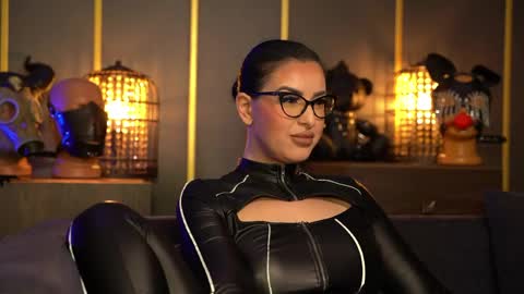 Snapshot of mistresskellykent chatting on April 23, 2026, 10:12 pm Mistress Kelly online show from April 23, 2026, 10:12 pm