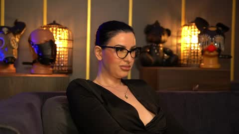 Snapshot of mistresskellykent chatting on May 7, 2026, 10:26 pm Mistress Kelly online show from May 7, 2026, 10:26 pm