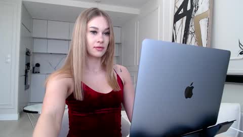 mistressuniverse online show from March 19, 2026, 8:07 am