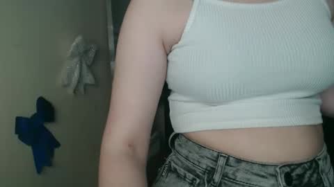 Snapshot of mistyrosee chatting on February 19, 2026, 8:10 am Aria online show from February 19, 2026, 8:10 am