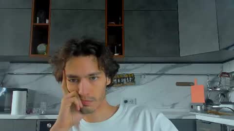 Snapshot of mitchelkurse chatting on July 22, 2026, 1:36 pm MitchelKurse online show from July 22, 2026, 1:36 pm