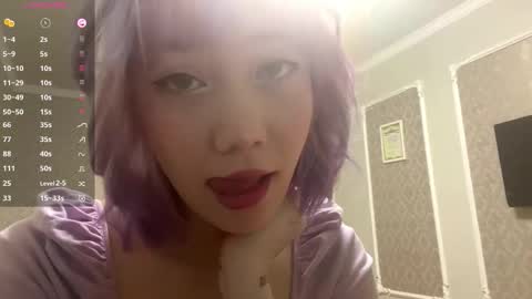 Mila online show from October 22, 2025, 1:33 pm