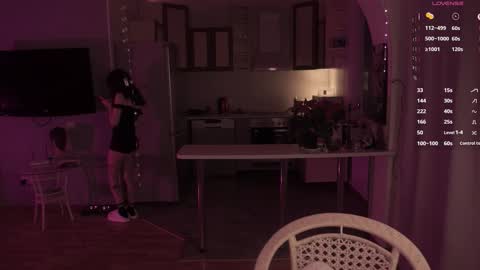 Yuka online show from November 28, 2025, 6:43 pm