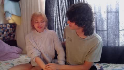 Snapshot of mixipeach chatting on May 28, 2026, 9:23 pm Naomi and Nekorii online show from May 28, 2026, 9:23 pm