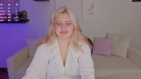 Snapshot of miyata_ray chatting on August 10, 2026, 6:39 am miyata_ray online show from August 10, 2026, 6:39 am