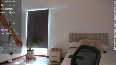 MAYRA   online show from September 25, 2025, 9:18 pm