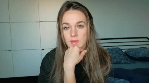 mmminnie online show from December 16, 2025, 1:49 pm