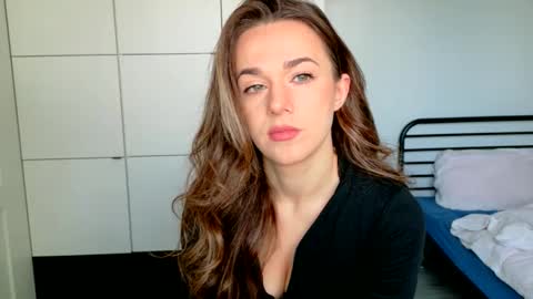 mmminnie online show from March 5, 2026, 9:38 am