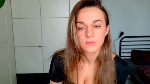 mmminnie online show from March 11, 2026, 2:34 pm