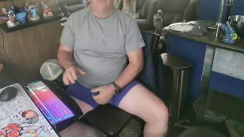 mmmthatsfunnn online show from April 14, 2026, 10:38 pm