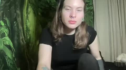 Snapshot of mo0n_goddess chatting on December 31, 2024, 2:40 am Misty online show from December 31, 2024, 2:40 am