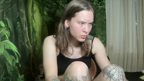 Snapshot of mo0n_goddess chatting on January 1, 2025, 1:04 am Misty online show from January 1, 2025, 1:04 am