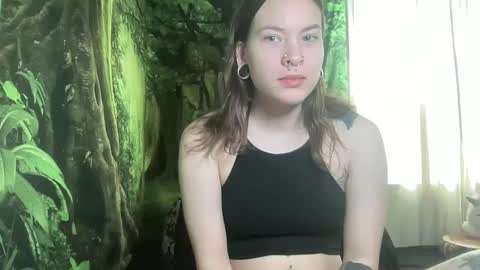 Snapshot of mo0n_goddess chatting on January 1, 2025, 10:03 pm Misty online show from January 1, 2025, 10:03 pm