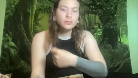 Snapshot of mo0n_goddess chatting on June 5, 2026, 2:40 am Misty online show from June 5, 2026, 2:40 am