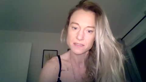 mockingbirds91 online show from March 26, 2026, 3:34 am