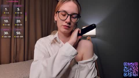 Laura online show from November 3, 2025, 1:40 am