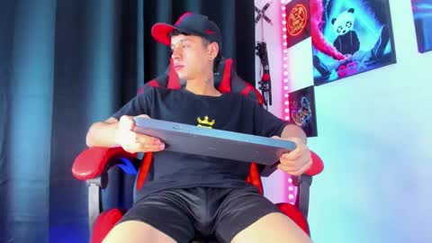 moises_23cm online show from December 6, 2024, 4:25 am