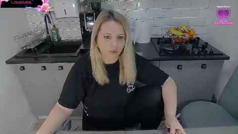 erika online show from December 18, 2025, 8:42 am