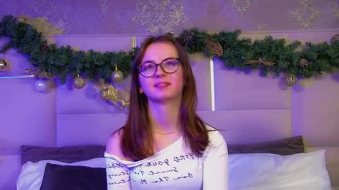 molilevran online show from December 14, 2025, 4:45 pm