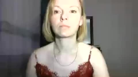 Snapshot of mollilove chatting on June 12, 2026, 5:56 pm mollilove online show from June 12, 2026, 5:56 pm