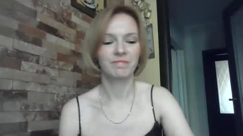 Snapshot of mollilove chatting on June 20, 2026, 8:06 am mollilove online show from June 20, 2026, 8:06 am
