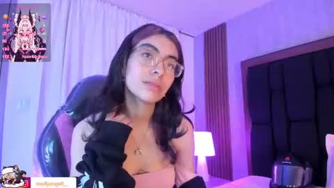 Snapshot of molly__a chatting on August 7, 2026, 3:25 pm Molly online show from August 7, 2026, 3:25 pm