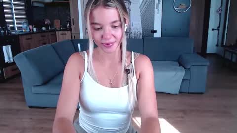 Molly online show from September 19, 2025, 10:16 am