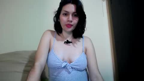 Snapshot of molly_fragance chatting on September 18, 2025, 6:10 pm Molly online show from September 18, 2025, 6:10 pm