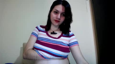 Snapshot of molly_fragance chatting on October 6, 2025, 7:11 pm Molly online show from October 6, 2025, 7:11 pm