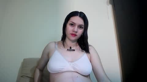 Snapshot of molly_fragance chatting on October 20, 2025, 6:19 pm Molly online show from October 20, 2025, 6:19 pm