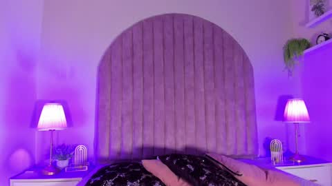 Molly Jackson online show from December 24, 2024, 2:12 pm