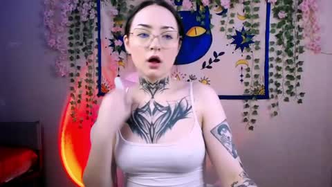 molly_kisss online show from April 18, 2026, 6:28 am