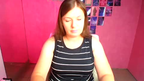 Snapshot of molly_mis chatting on August 8, 2026, 6:15 am Molly online show from August 8, 2026, 6:15 am