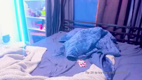 Snapshot of molly_moons chatting on February 1, 2026, 3:10 pm molly_moons online show from February 1, 2026, 3:10 pm