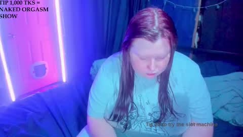 Snapshot of molly_moons chatting on February 5, 2026, 1:05 pm molly_moons online show from February 5, 2026, 1:05 pm