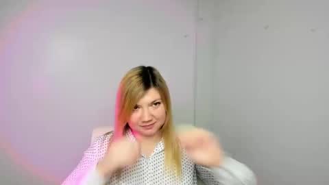 Molly online show from February 10, 2025, 3:32 pm