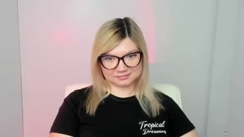 Molly online show from September 23, 2025, 6:05 am