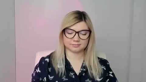 Molly online show from October 4, 2025, 11:52 am