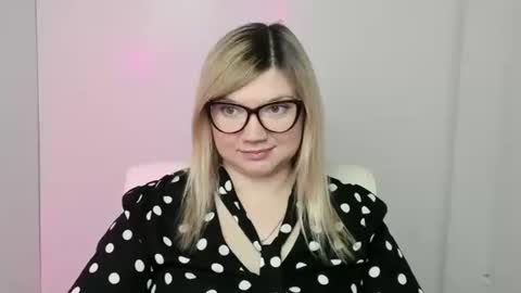 Molly online show from October 15, 2025, 12:05 pm