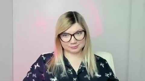 Molly online show from October 20, 2025, 11:43 am