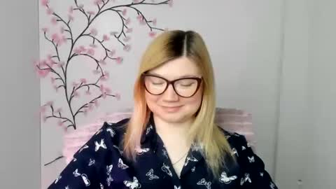 Molly online show from March 24, 2026, 12:32 pm