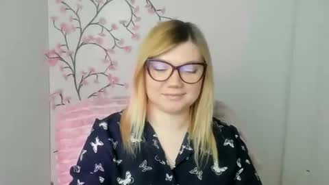 Molly online show from March 26, 2026, 12:44 pm