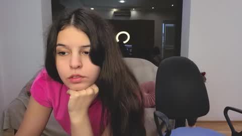 Molly Owens online show from October 4, 2025, 6:33 am