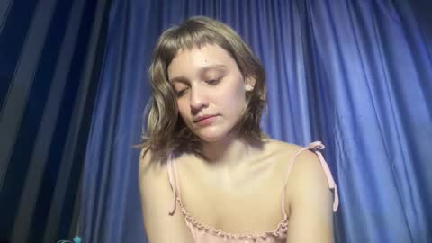 molly_poly online show from December 1, 2025, 9:47 am