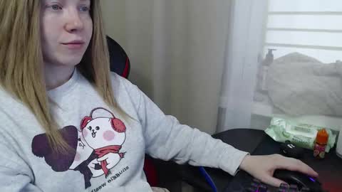 I have new photos come and see with love Molly online show from October 31, 2025, 9:21 am