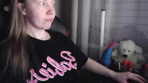 I have new photos come and see with love Molly online show from February 5, 2026, 2:33 pm