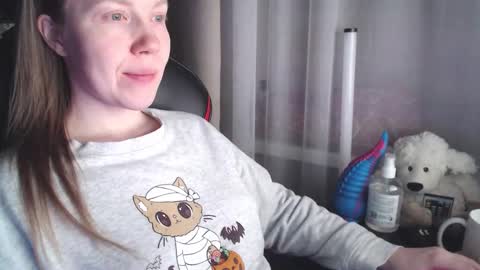 I have new photos come and see with love Molly online show from February 12, 2026, 5:13 am