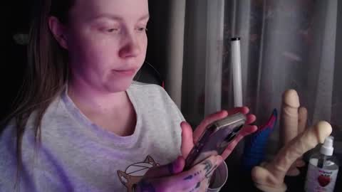 I have new photos come and see with love Molly online show from March 12, 2026, 9:32 pm