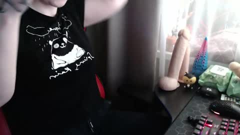 I have new photos come and see with love Molly online show from June 3, 2026, 2:33 pm