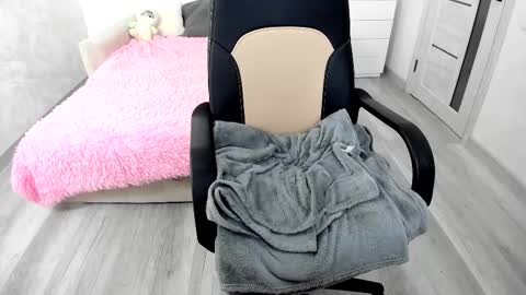 Ill tell you when were private online show from October 10, 2025, 12:26 pm